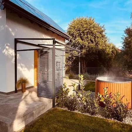 Feriehus Home, Sea, Jacuzzi, For 3 People
